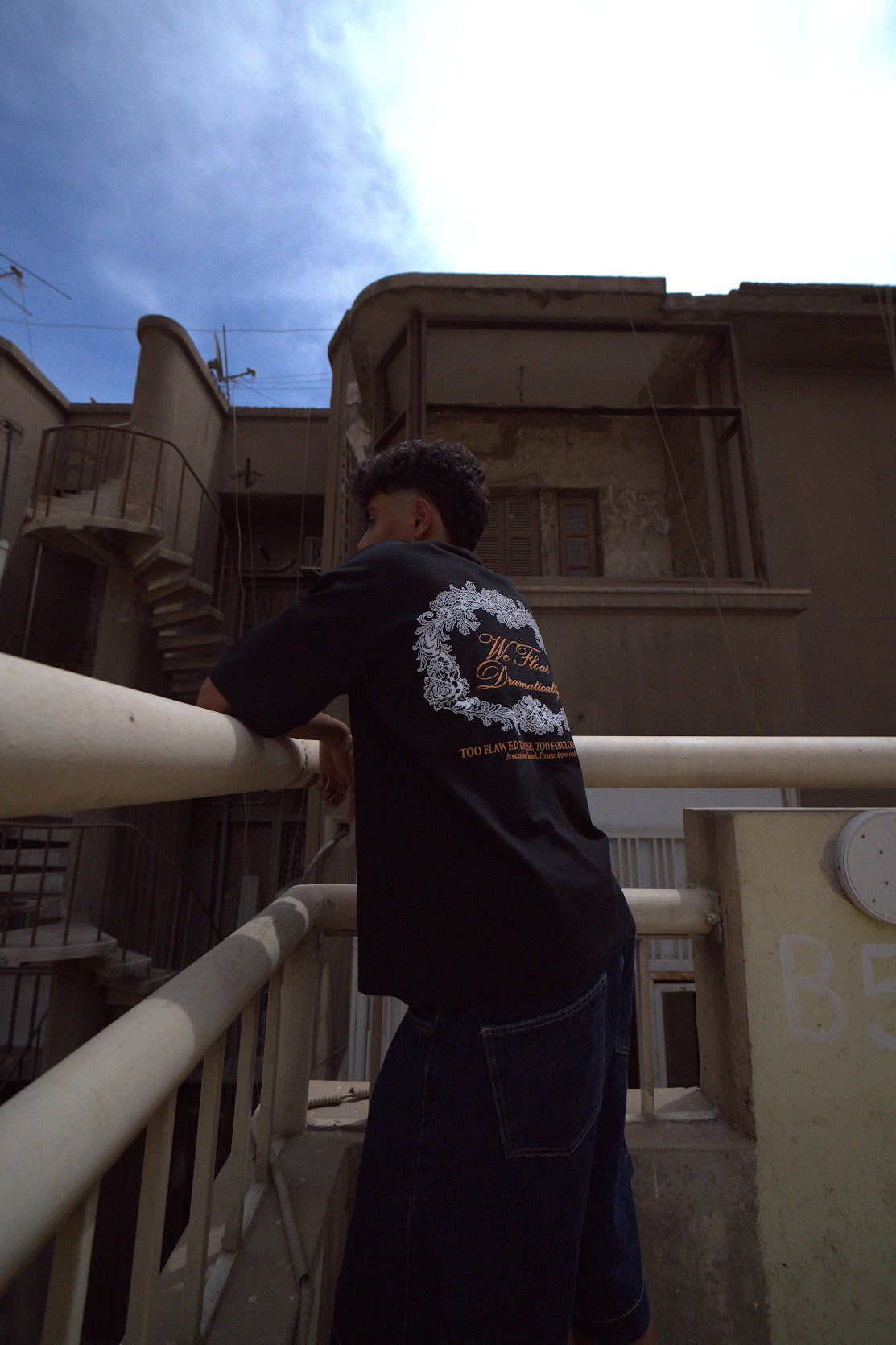 FLOAT BLACK T-SHIRT