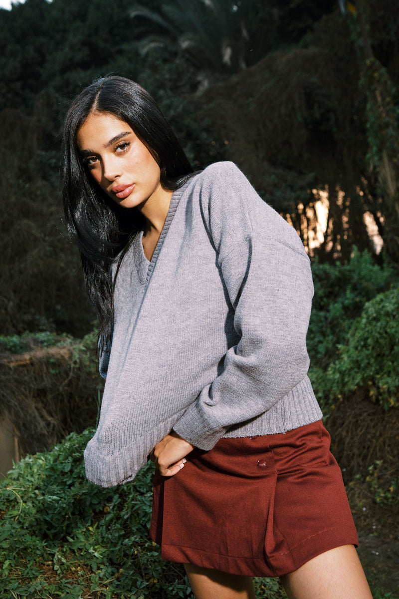 V KNITTED SWEATER GREY