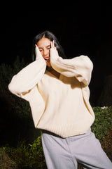 V KNITTED SWEATER BEIGE