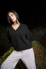 V KNITTED SWEATER BLACK